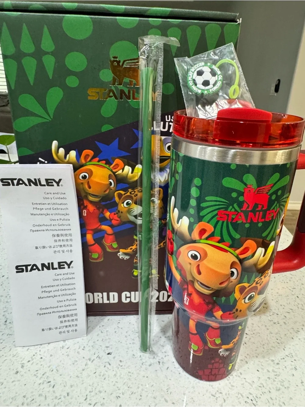 Stanley Quencher H2.0 world cup 2026 Handle Straw Soccer 40oz - Picture 3 of 9